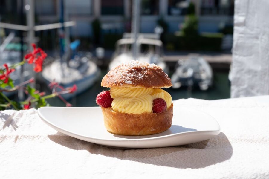 Toulon: Culinary Heritage Guided Walking Food Tour - Entering Toulon through Brasserie La Tortue
