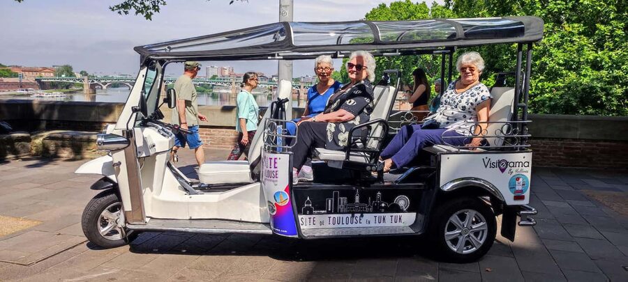Toulouse: Electric Tuk-Tuk Tour with Photo Stops and Audio - Audio guide and photo stops, the real value in the package
