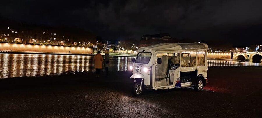 Toulouse: Electric Tuk-Tuk Tour with Photo Stops and Audio - Capitole to Saint-Sernin, the signature Toulouse checklist