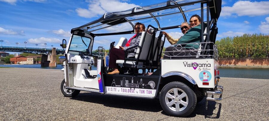 Toulouse: Electric Tuk-Tuk Tour with Photo Stops and Audio - Canal du Midi, Carmes, and the gardens: where you slow down for scenery