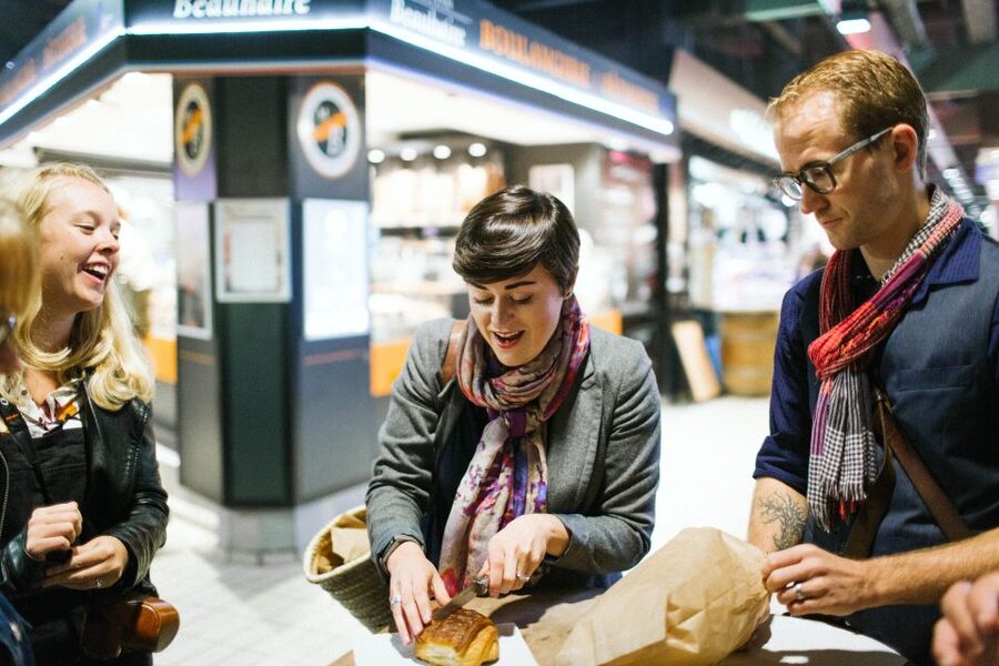 Toulouse: Victor Hugo Market Guided Food Tour with Tastings - Wine tasting in the market: the reserved tonneau moment