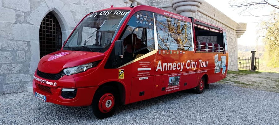 Tour of Annecy by convertible bus - The Visitation panorama and the Savoyard Venice moment