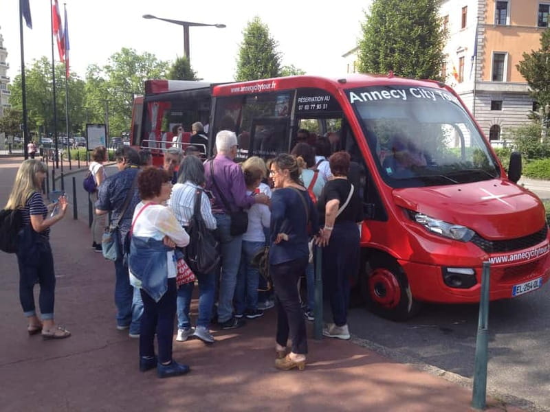 Tour of Annecy by convertible bus - Meeting at Quai du Semnoz, right by the Brasserie des Européens