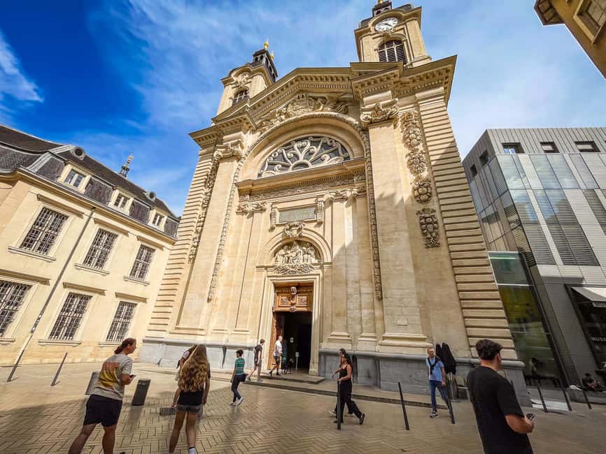 Tour of Old Lyon in Bellecour with a guide - From Saône River to Vieux-Lyon, where Lyon starts telling its story