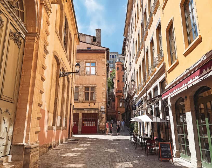 Tour of Old Lyon in Bellecour with a guide - Crossing to the Presquîle, from hidden corners to Lyon’s public face