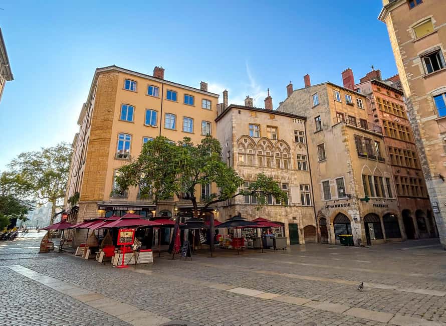 Tour of Old Lyon in Bellecour with a guide - The guide matters, and this tour leans on a warm, adaptive style