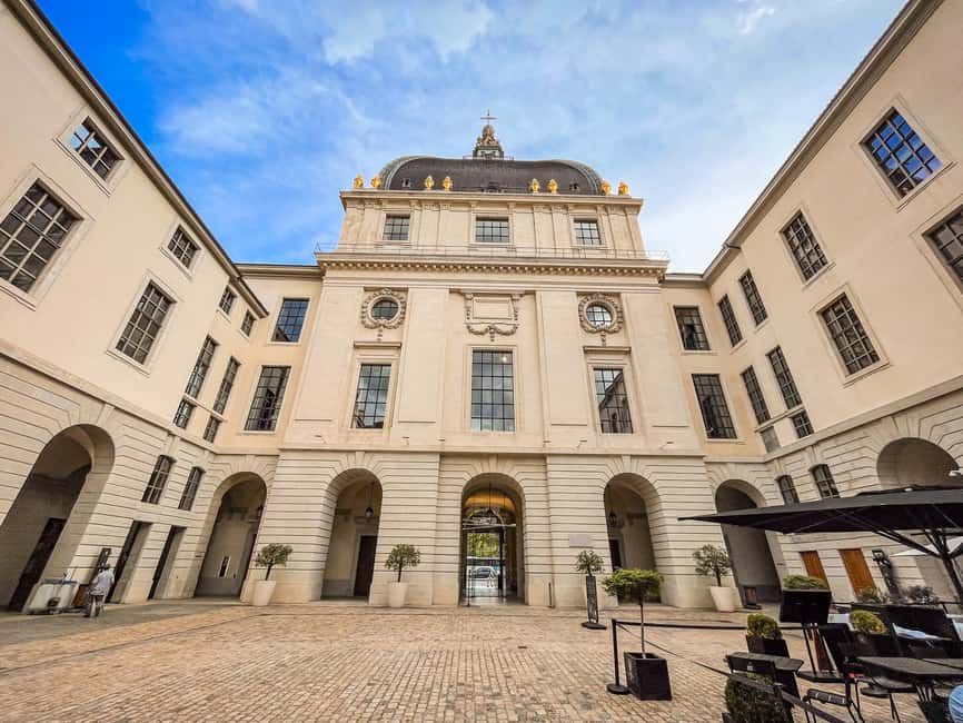 Tour of Old Lyon in Bellecour with a guide - Vieux-Lyon and the traboules, secret passages with a real purpose