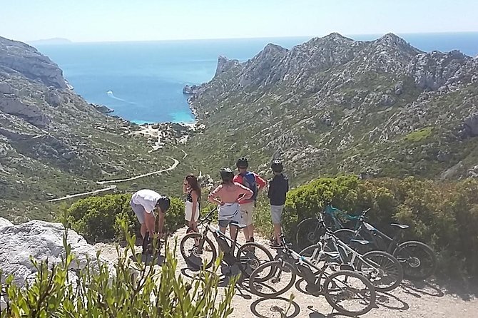 Ultimate Calanques Panoramic e-bike Ride – 3h (Small Group) - Getting comfortable on the e-bike, helmet on, mind in gear