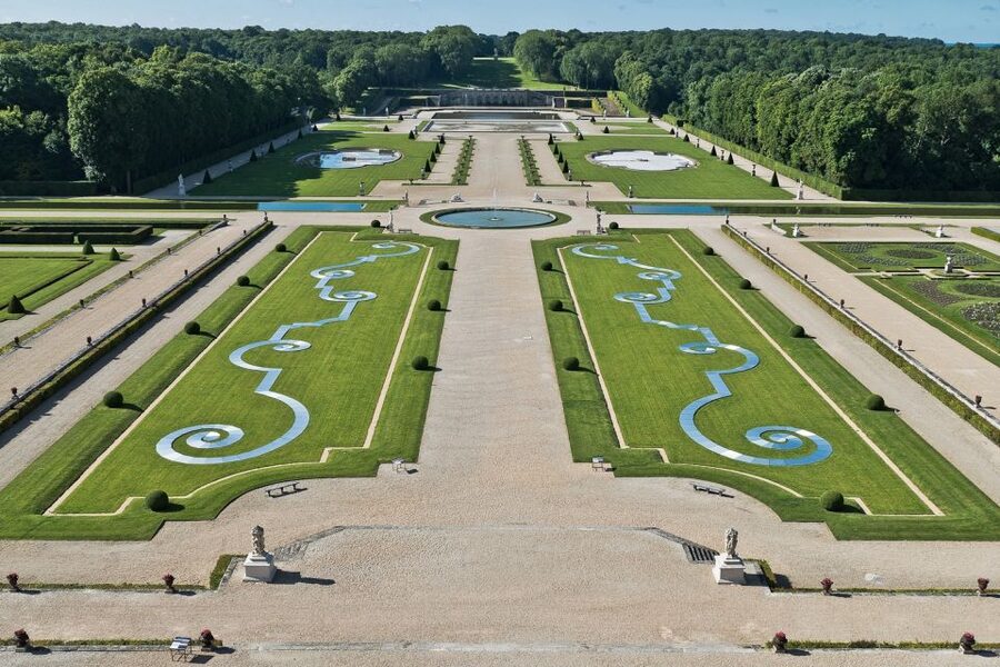 Vaux le Vicomte Chateau Entry Ticket and Chateaubus Transfer - Vaux-le-Vicomte: the Versailles blueprint you can see with breathing room