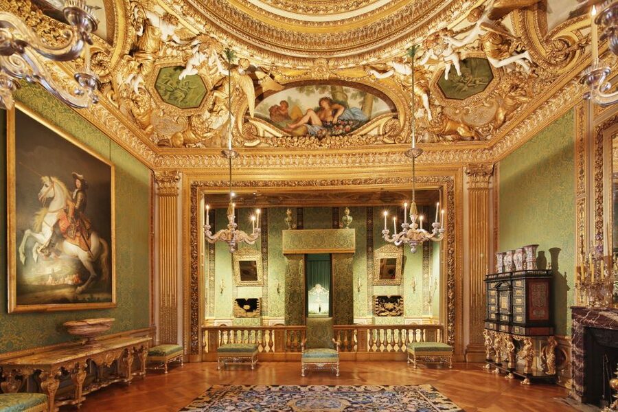Vaux le Vicomte Chateau Entry Ticket and Chateaubus Transfer - Should you book this Vaux le Vicomte ticket with Chateaubus transfer?