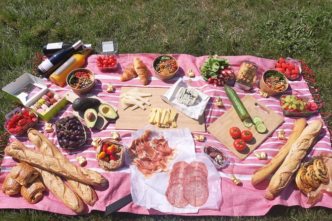 Versailles Bike Tour with Market, Gardens & Guided Palace Tour - Marie-Antoinette’s Hamlet: A Sweet Detour From Power