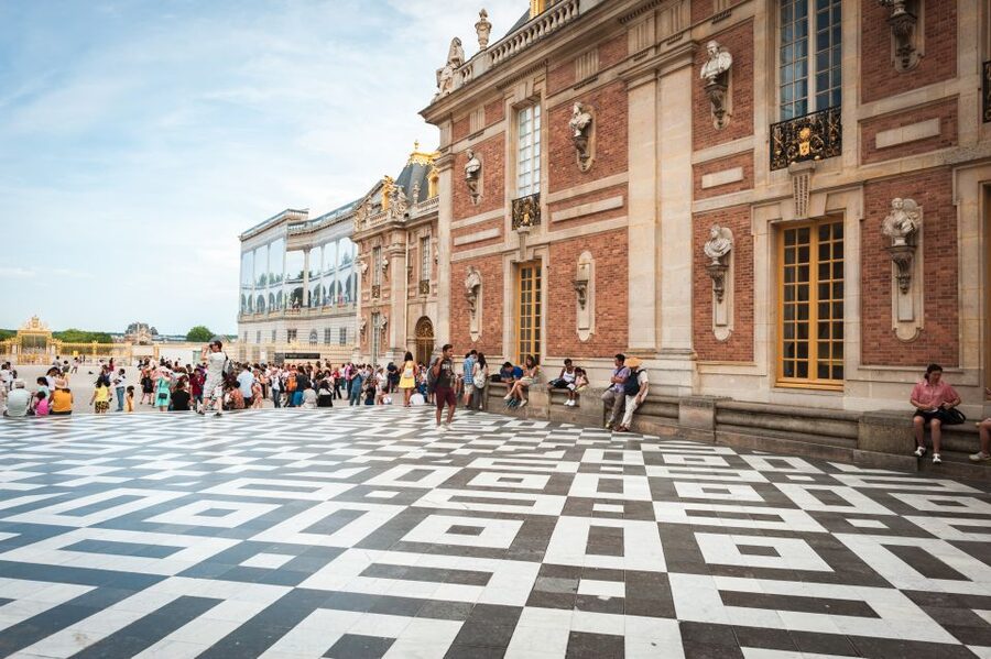 Versailles Bike Tour with Palace & Queen Farm Entrance - Versailles farmers market, where your picnic becomes the highlight