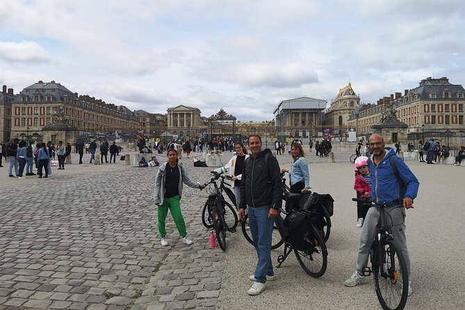 Versailles Full-Day Electric Bike Tour : Market, Picnic & Palace - Place Du Marché Notre Dame: shopping for a real picnic lunch