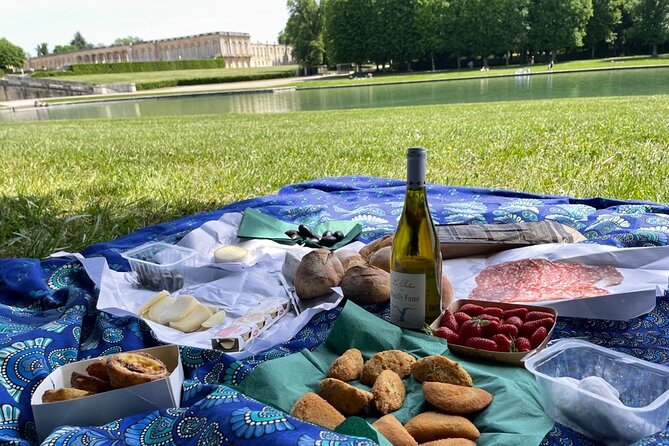 Versailles Full-Day Electric Bike Tour : Market, Picnic & Palace - Picnic by the Grand Canal: a smart way to recharge