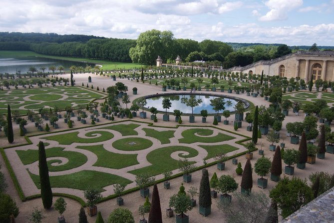 Versailles Palace and Gardens Tour by Train from Paris - Gardens du Chateau: planning for fountain shows and the show calendar