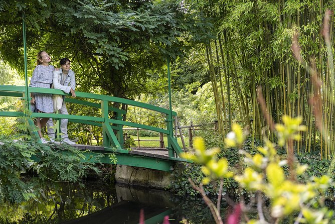 Versailles Palace and Giverny Monet House Visit with Lunch - The reality check: crowds, pacing, and communication