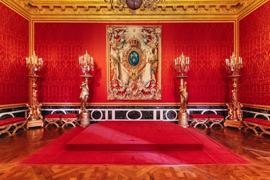 Versailles: Palace of Versailles Skip-the-Line Guided Tour - Languages, Group Feel, and Pace Inside the Palace