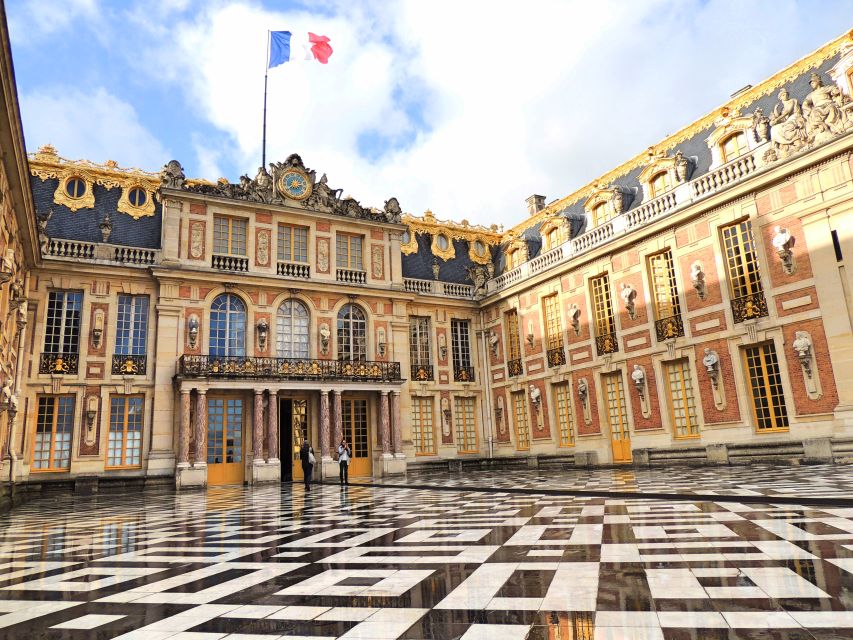 Versailles: Skip-the-Line Guided Palace Tour and Full Access - Entering Versailles fast, meeting Louis XIV, and avoiding the crowd crush