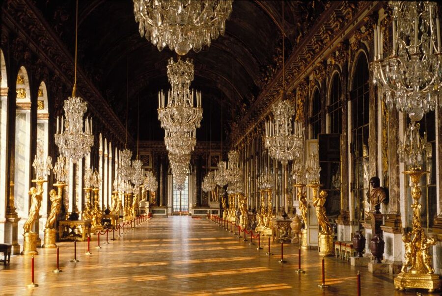 Versailles: Skip-the-Line Guided Tour of Palace with Gardens - Hall of Mirrors, Where the Guide Helps You Read the Room