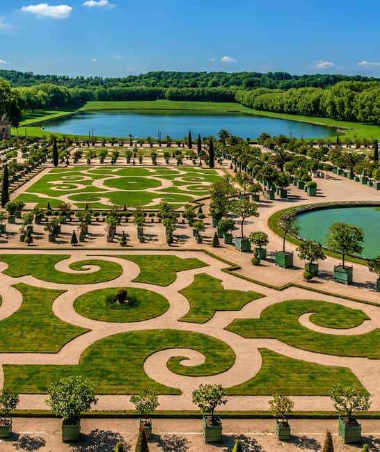 Versailles: Skip-the-Line Versailles Palace and Gardens Tour - Meeting Louis XIV: getting to the palace before the chaos