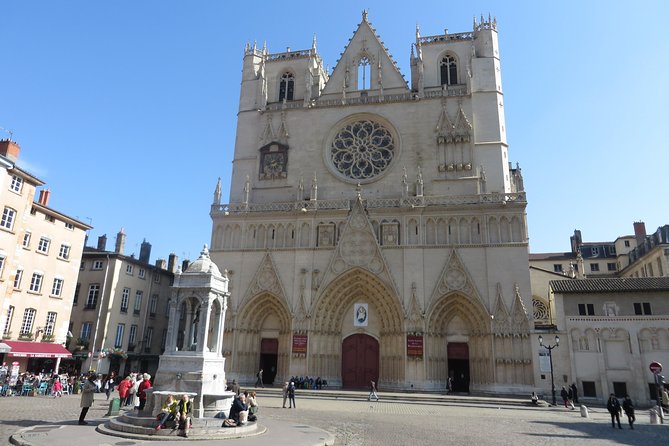 Vieux Lyon Cultural & Historical Walking Guided Tour (English) - Brochier Soieries Vieux Lyon, live silkworms in season