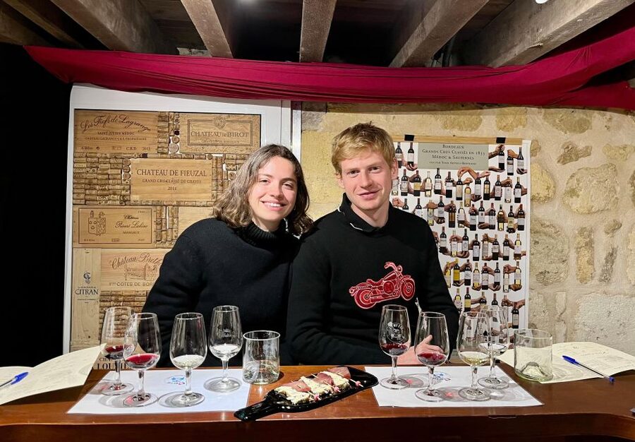 Workshop Bordeaux wine tasting: 4 reds & charcuterie pairing - How the aroma game and tasting method turn noise into clues